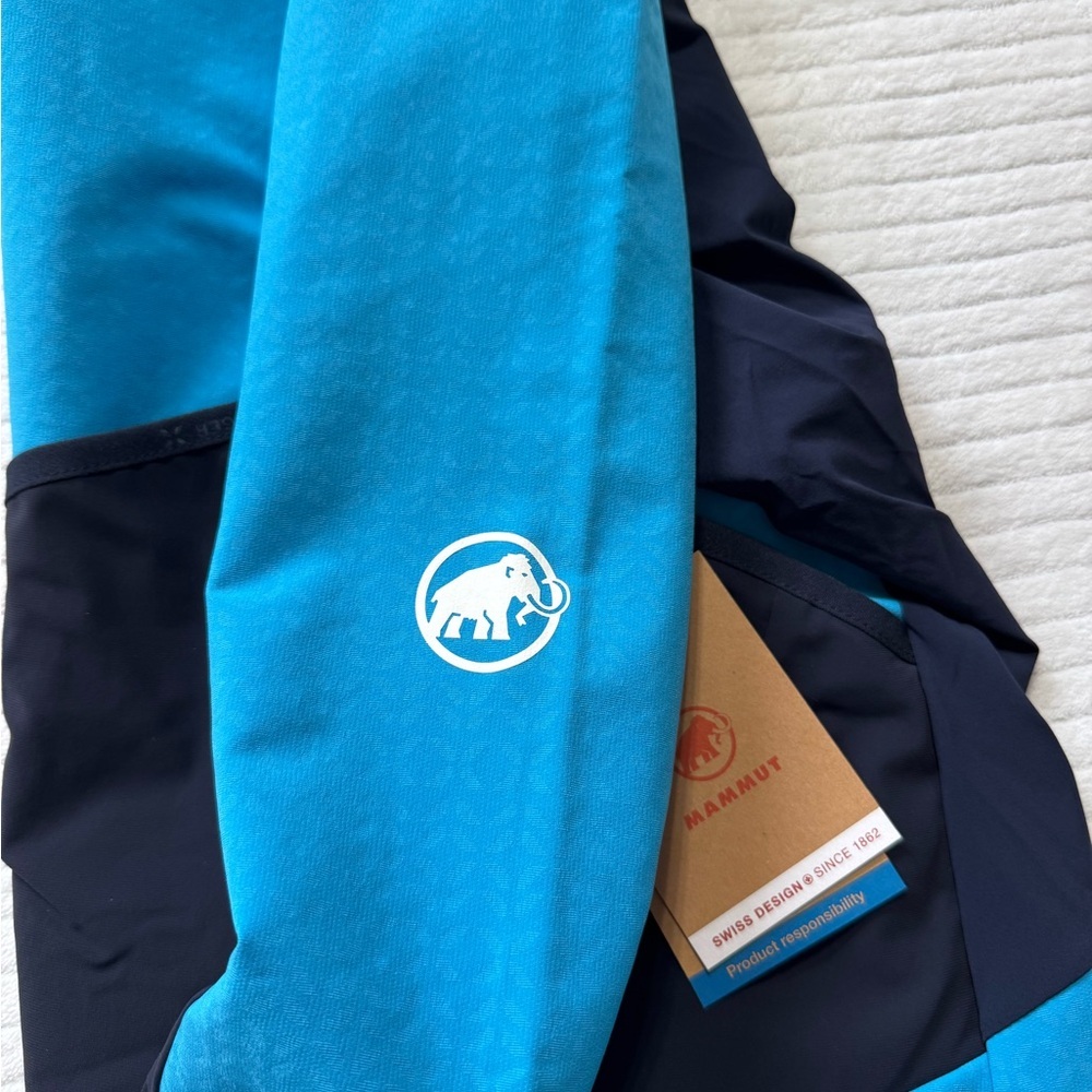 Mammut Women's Blue and Dark Blue Ski Jacket - Picture 15 of 16